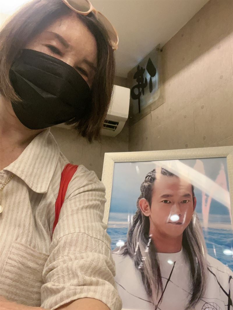 恬娃與顏正國生前對話照片