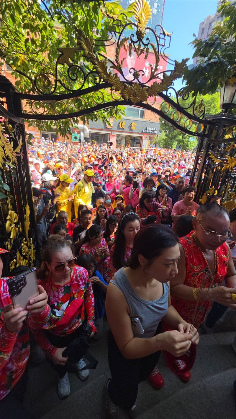 粉紅超跑巡視吊車大王的小羅浮宮