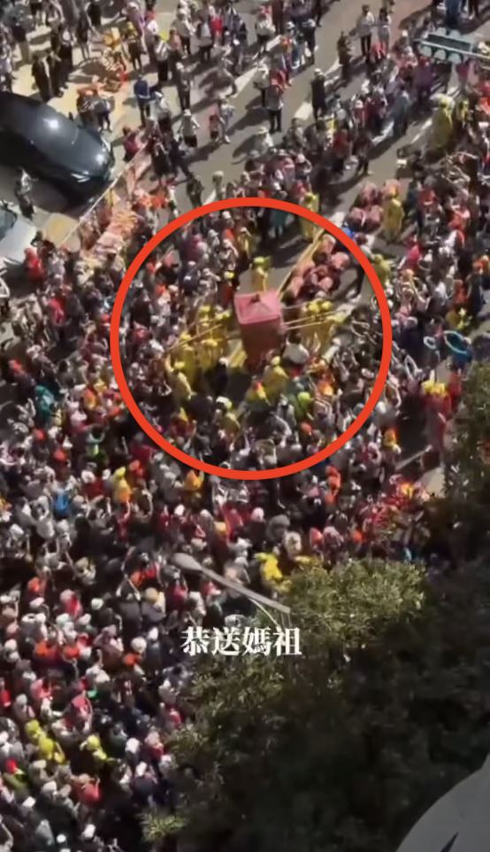 白沙屯媽祖停駕小羅浮宮20分鐘