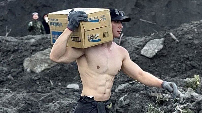 Rock在花蓮現身救災