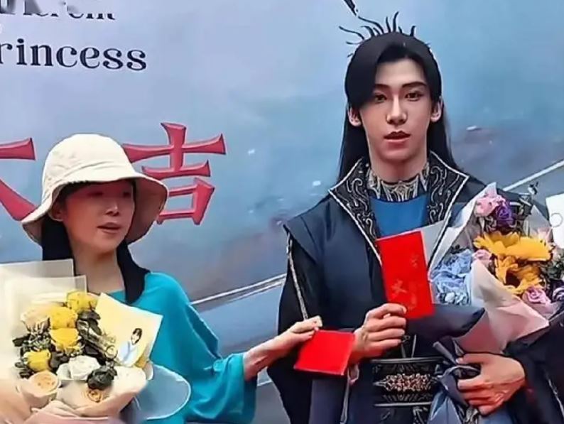 丁澤仁离开与宋伊人拉住场景