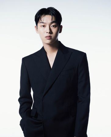 崔顯旭近年逐步轉型演藝圈