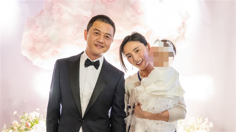 李亚鹏与海哈金喜在2022年婚礼现场