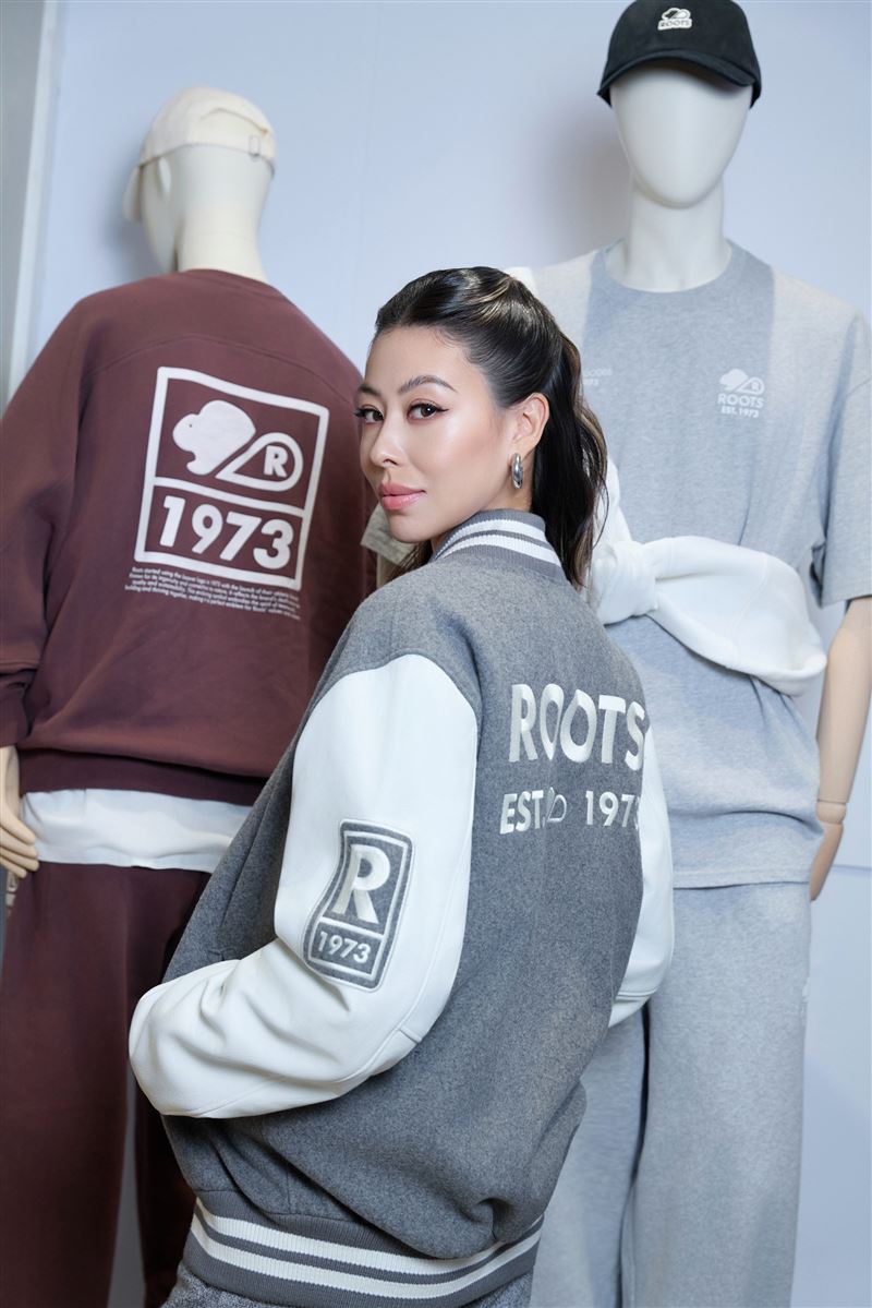 蔡詩芸在開幕現場與粉絲合影