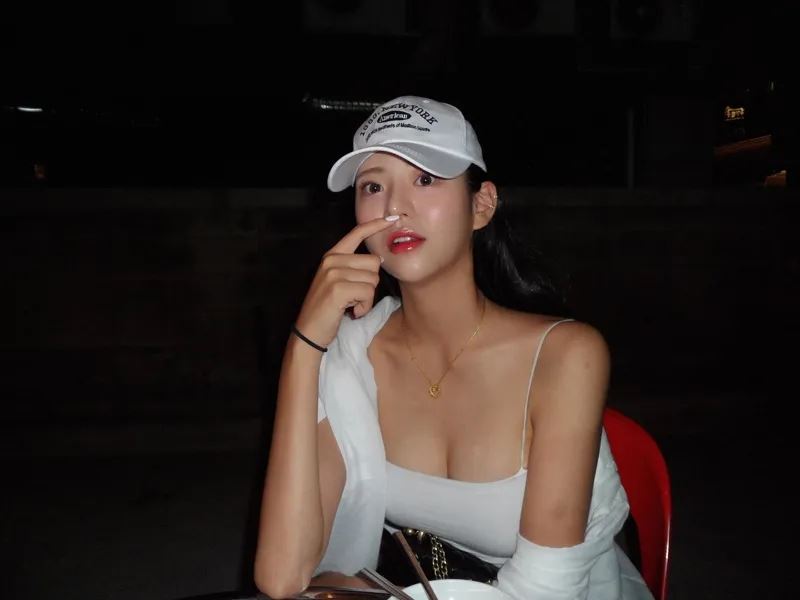 金以舒過往照片與帥氣背景