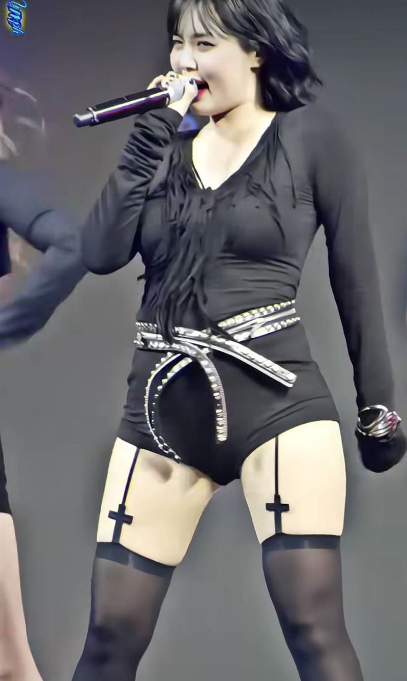 泫雅舞台造型被指腫