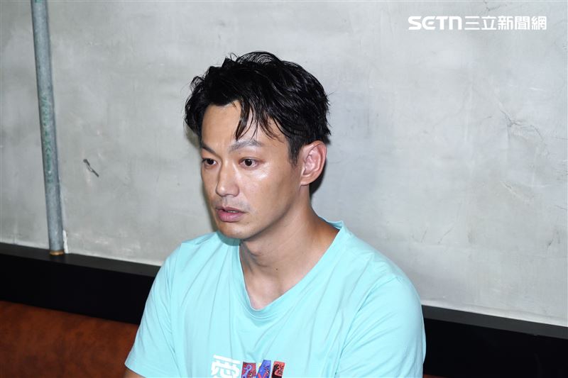 威廉現身東區賣鹹酥雞照片