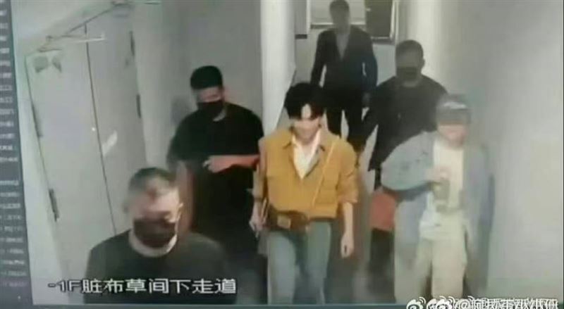 完整监视画面显示梓渝与团队同行