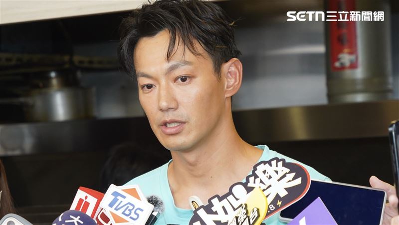 威廉現身東區賣鹹酥雞做公益