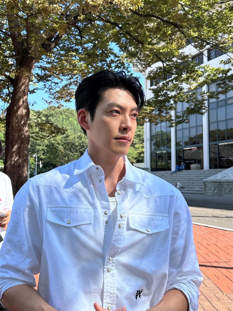 金宇彬暖心举动