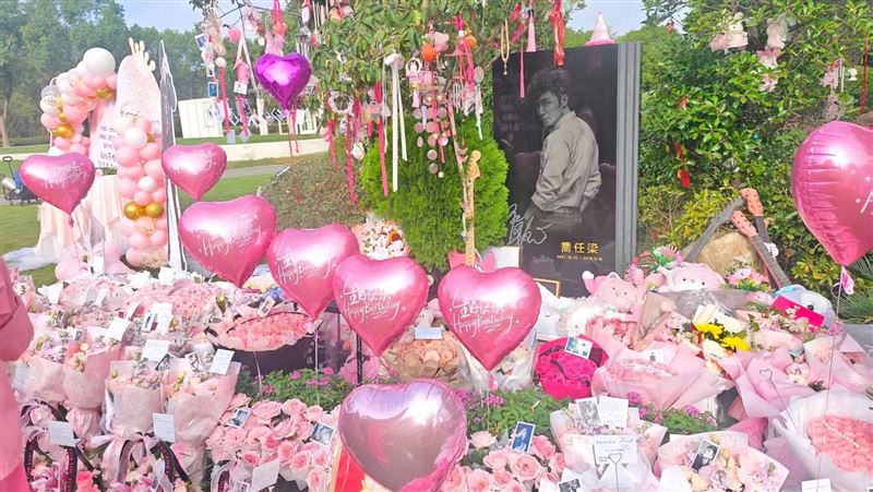 新闻配图:相关活动与悼念现场