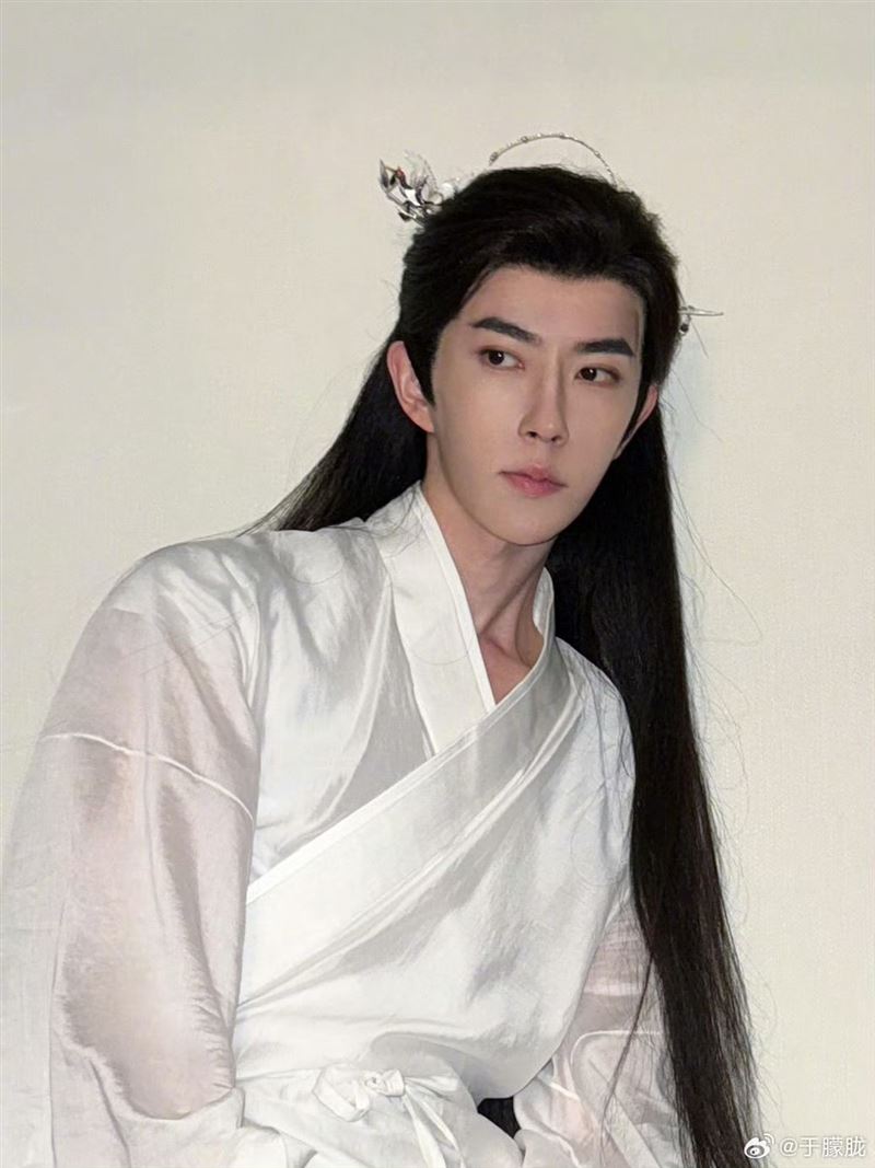 靈媒通靈于朦朧的照片