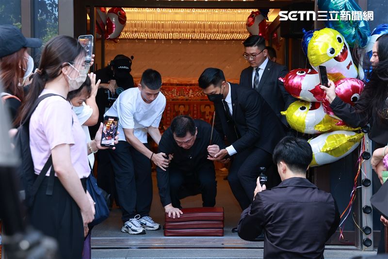 媒體報導與現場氛圍