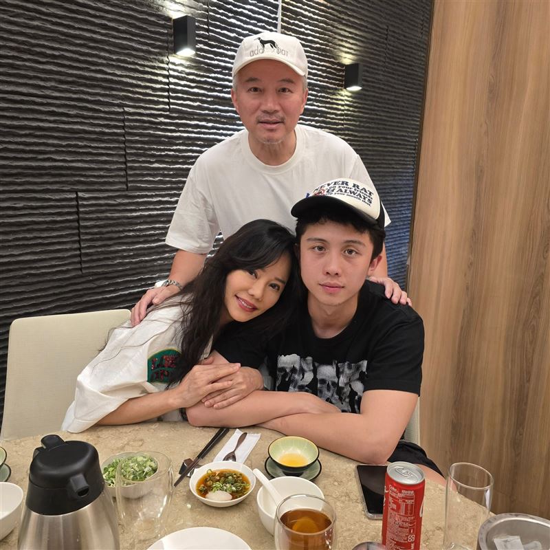 孙鹏与狄鶯的救援照片