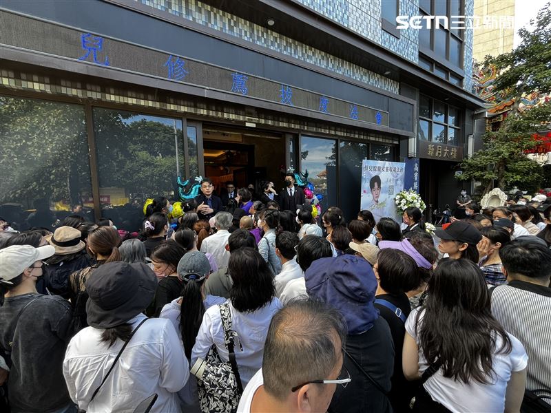 粉絲參與法會場景