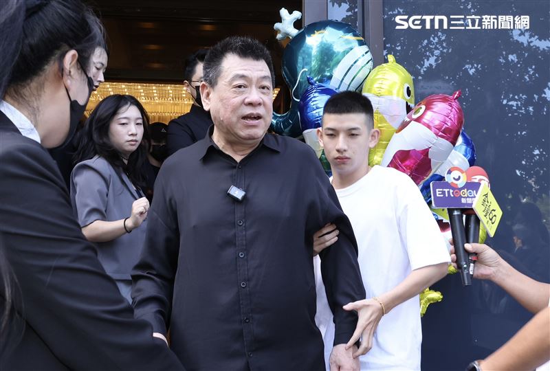 孫德榮主持法會