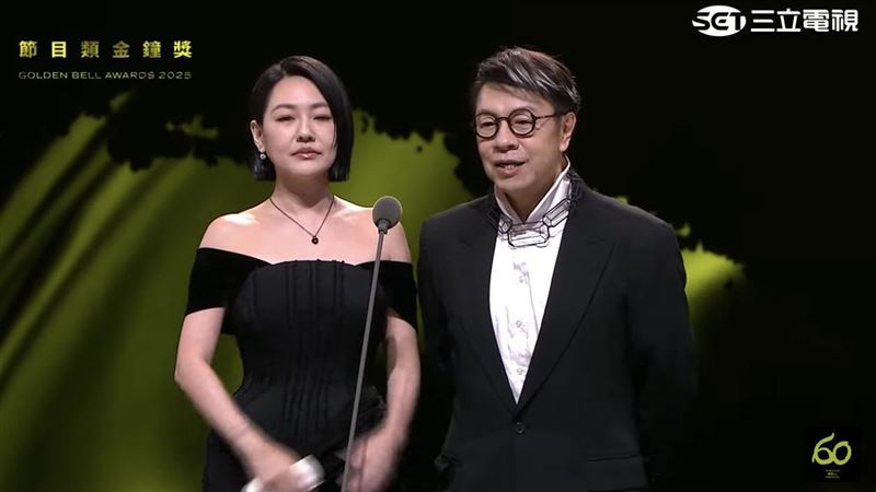 金鐘獎舞台上小S與蔡康永的合照