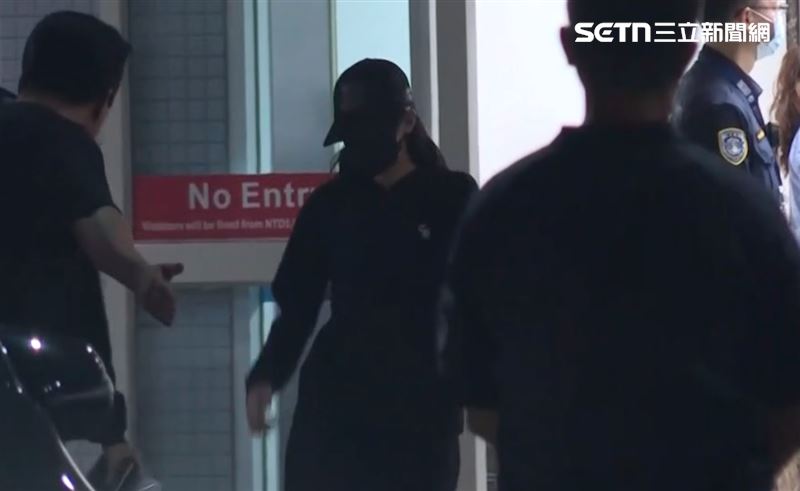 Jennie與團隊前往飯店