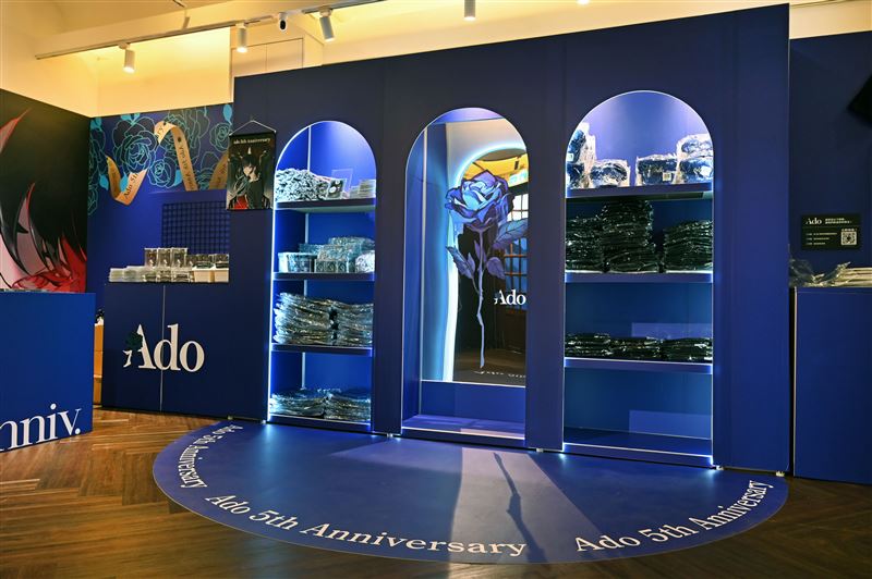 Ado藍色玫瑰鏡牆