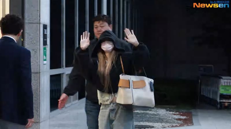 Lisa現身打扮醒目