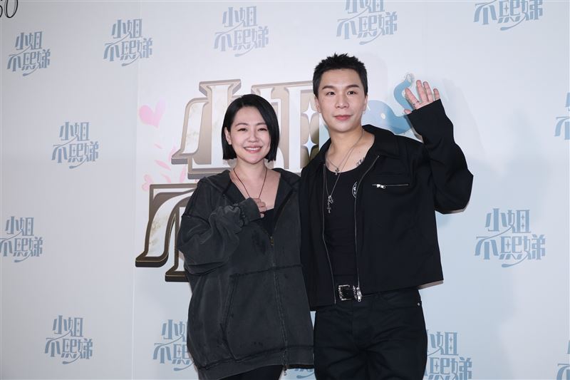 小S與派翠克慶功宴合影