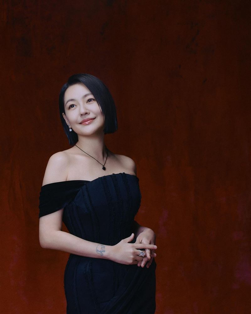 小S與蔡康永及派翠克定裝合照