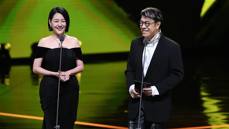小S與蔡康永同台金鐘頒獎照片