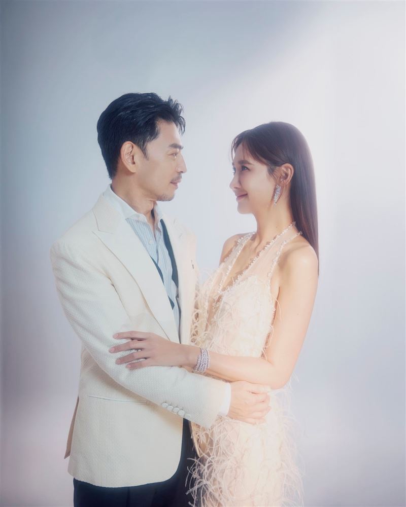 安心亞與阿Ken的互動照片