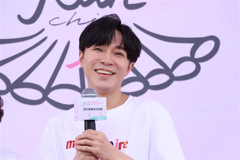 青峰出席裙襬澎澎RUN