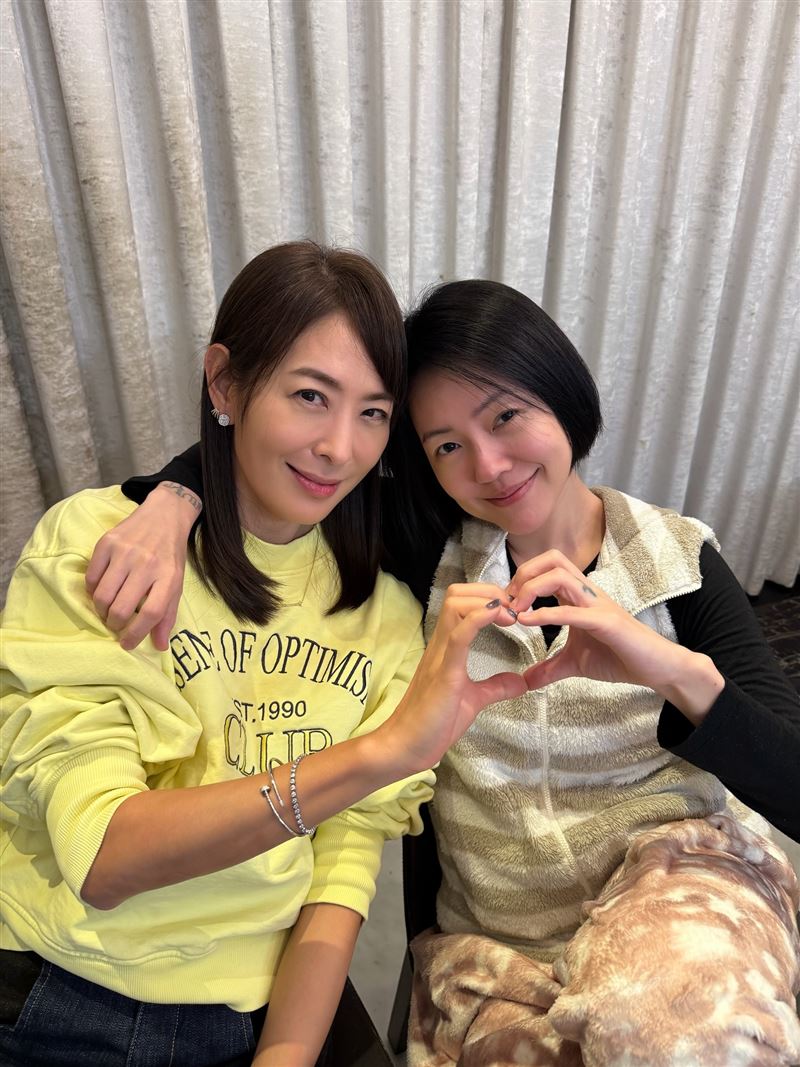 賈永婕上傳與小S合照2