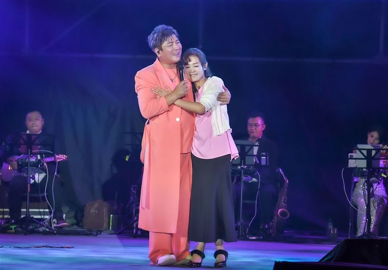 劉家榮愛妻驚喜現身照片