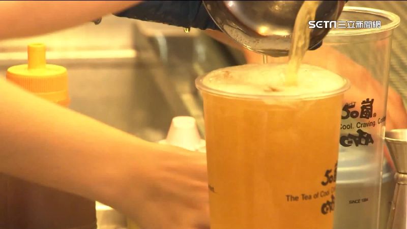 新闻图片:Rosé backstage