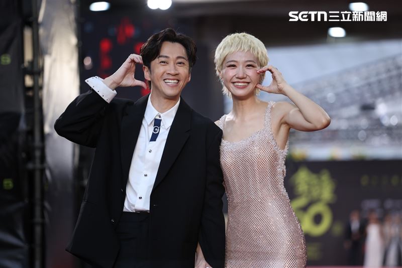 Lulu(右)甜謝陳漢典(左)