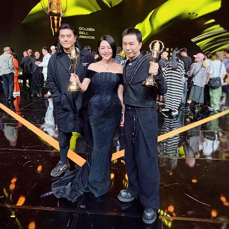 小S與派翠克抱回金鐘最佳主持人