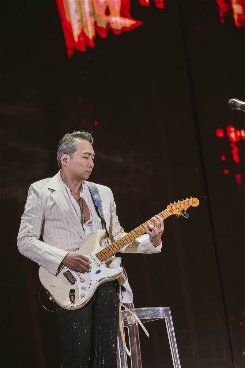 五月天石頭正式歸隊