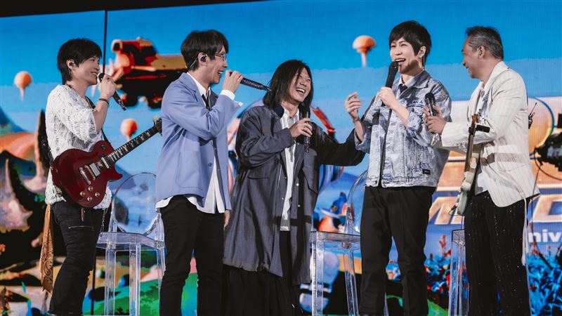 五月天正式回歸的舞台瞬間