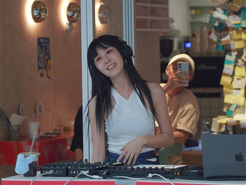 白安發行專輯《星期八》,11月1日將在台中開唱