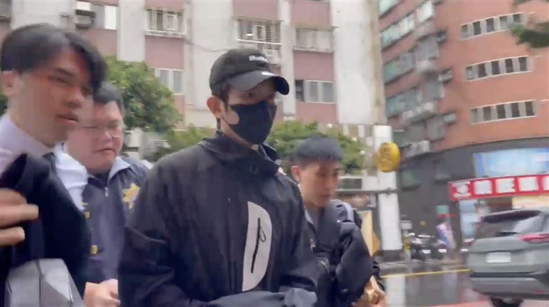 修杰楷遭拘提至警局