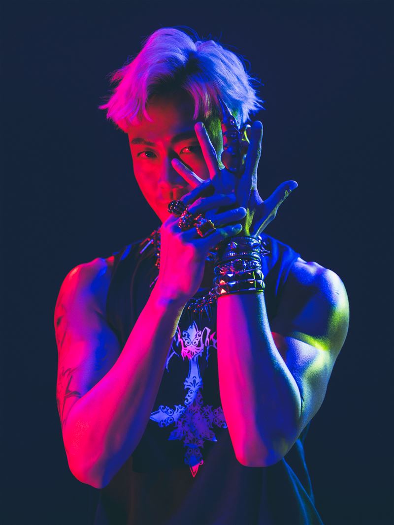 林俊逸演唱會新海報效果照