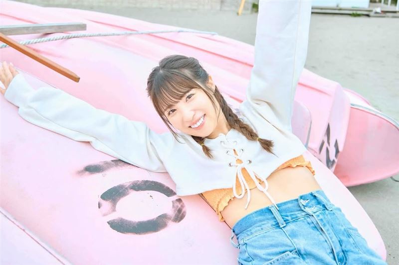 榮川乃亞在展台照