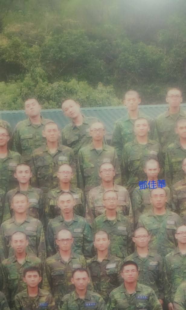 鄧佳華臉書曝光當兵經歷