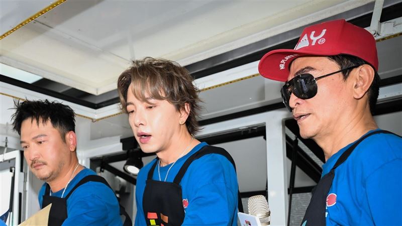 吳宗憲（右起）、坤達、KID同台