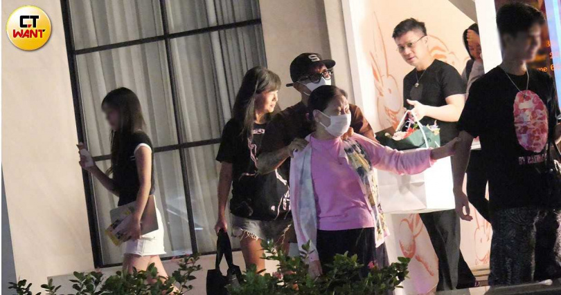 全家人溫馨聚餐細節