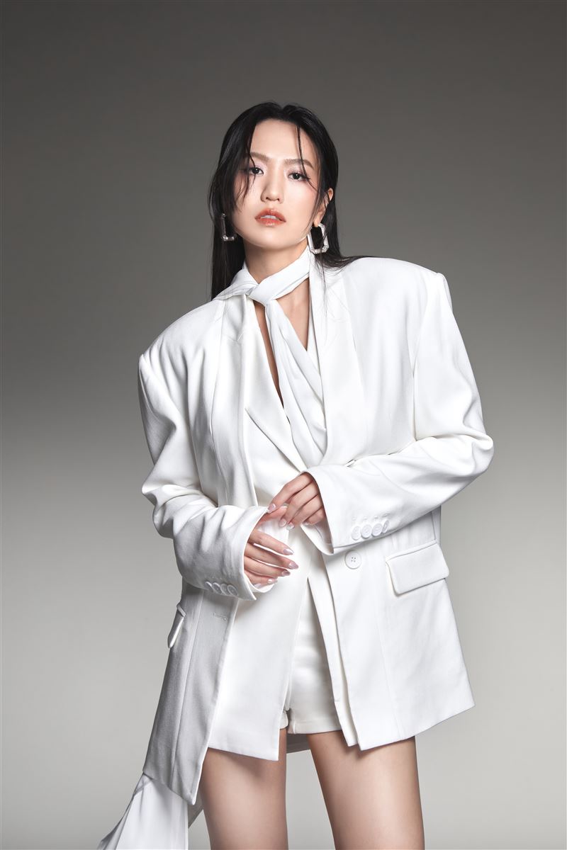 孫盛希化身觀眾追劇