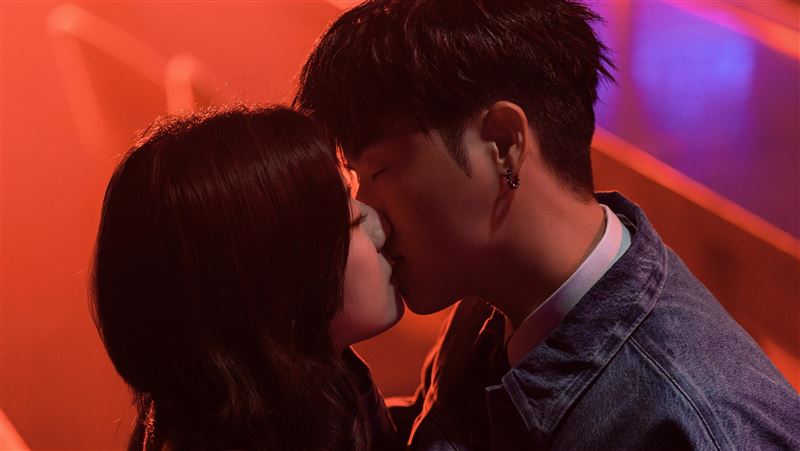 HowZ新歌MV总览图