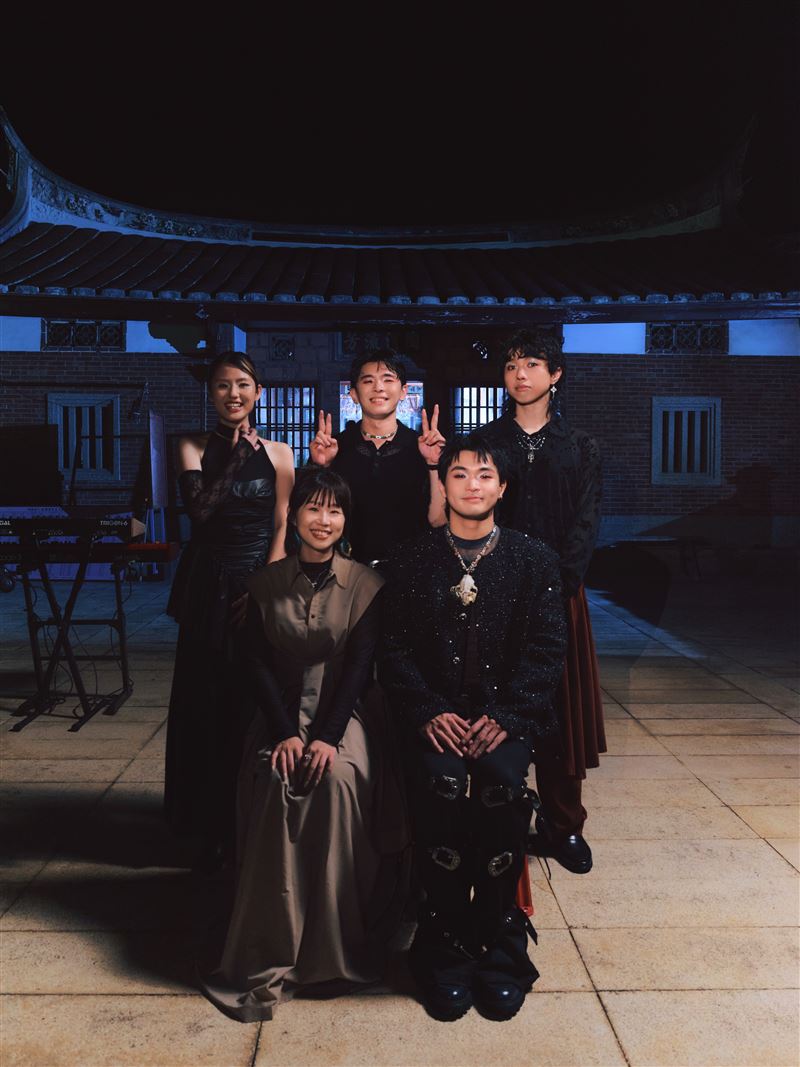 〈紙花〉MV前往桃園三合院古厝取景拍攝