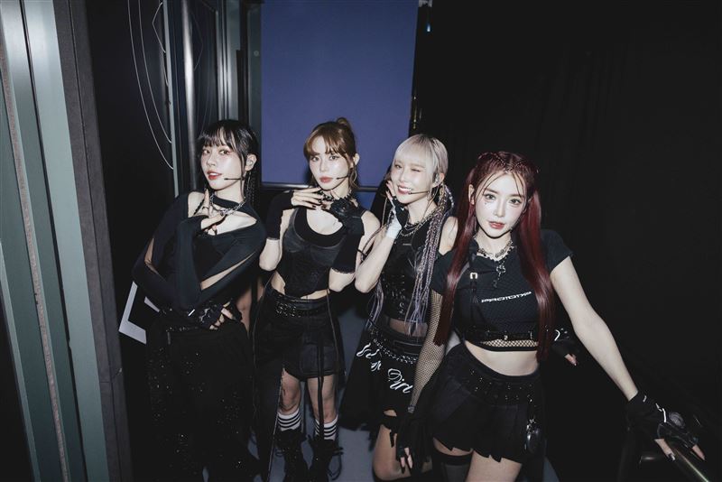 LUVSSI出道记阵容合照