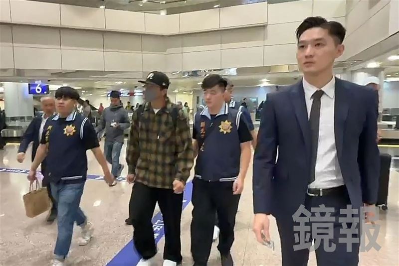 粘鑫檢察官現身