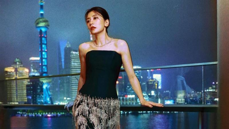 賈靜雯片場照片