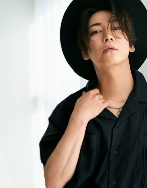 龜梨和也與田中美奈實的日常合照與 entourage